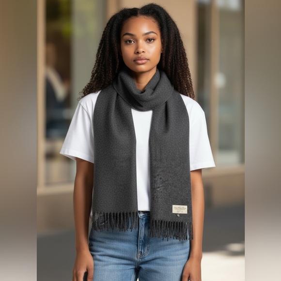 Italian Woollen Treasures Gray 100% Wool Scarf - Made in Italy - Picture 2 of 4